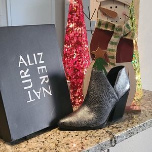 Sz 7 ankle boots
